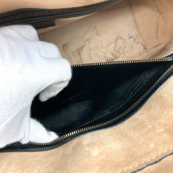 GUCCI Authentic Black Leather Shoulder Bag - Picture 15 of 16